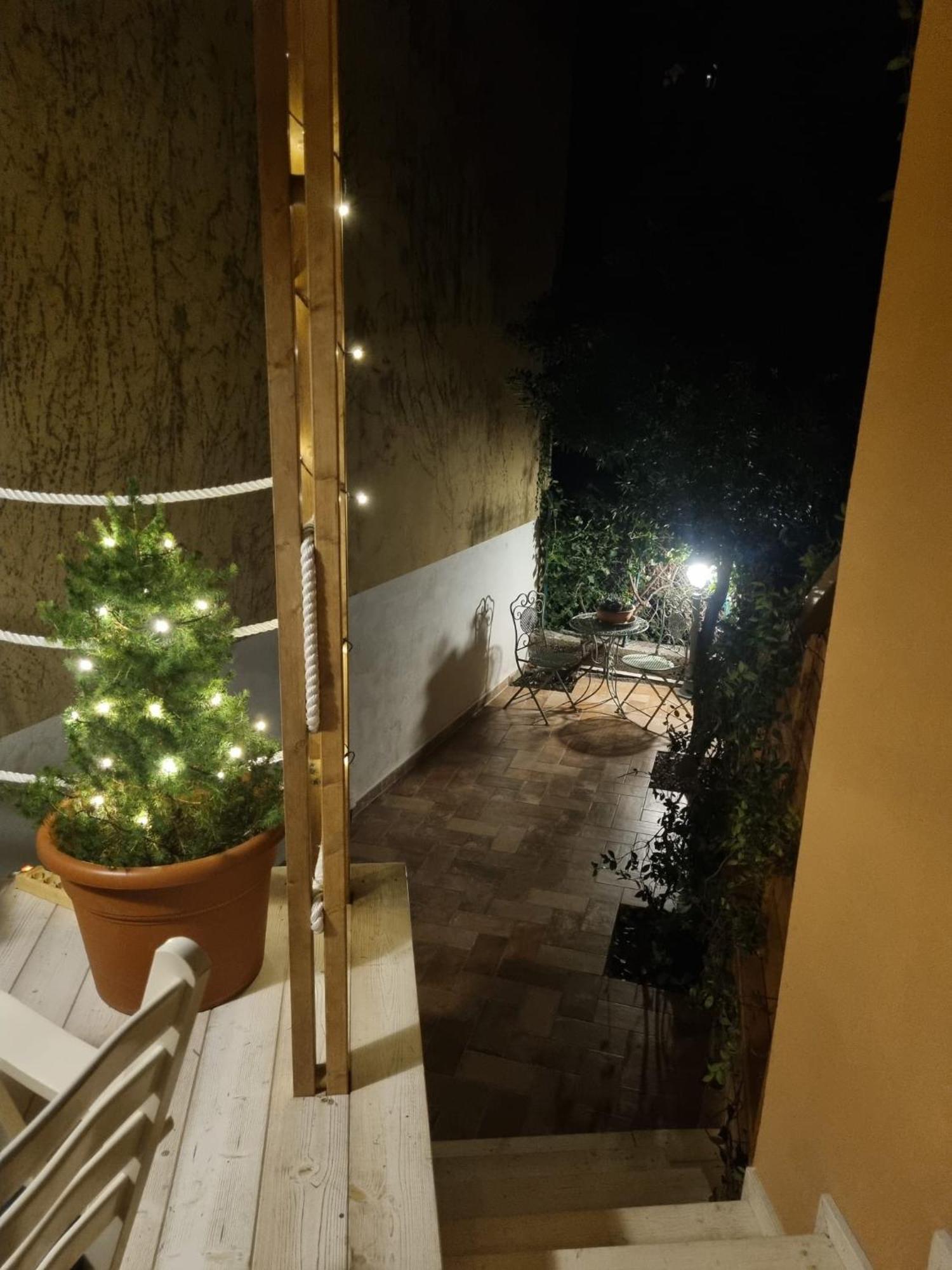 Cavana Cosy Apartment With Garden Near The Sea Triëst Buitenkant foto